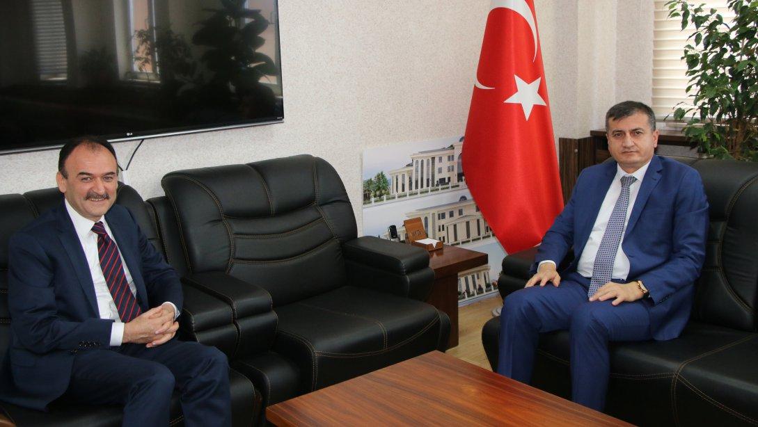 Kayseri Cumhuriyet Başsavcısı Sn. Abdulkadir AKIN, İl Milli Eğitim Müdürümüz Sn. Bilal Yılmaz ÇANDIROĞLU'na iade-i ziyarette bulundu.