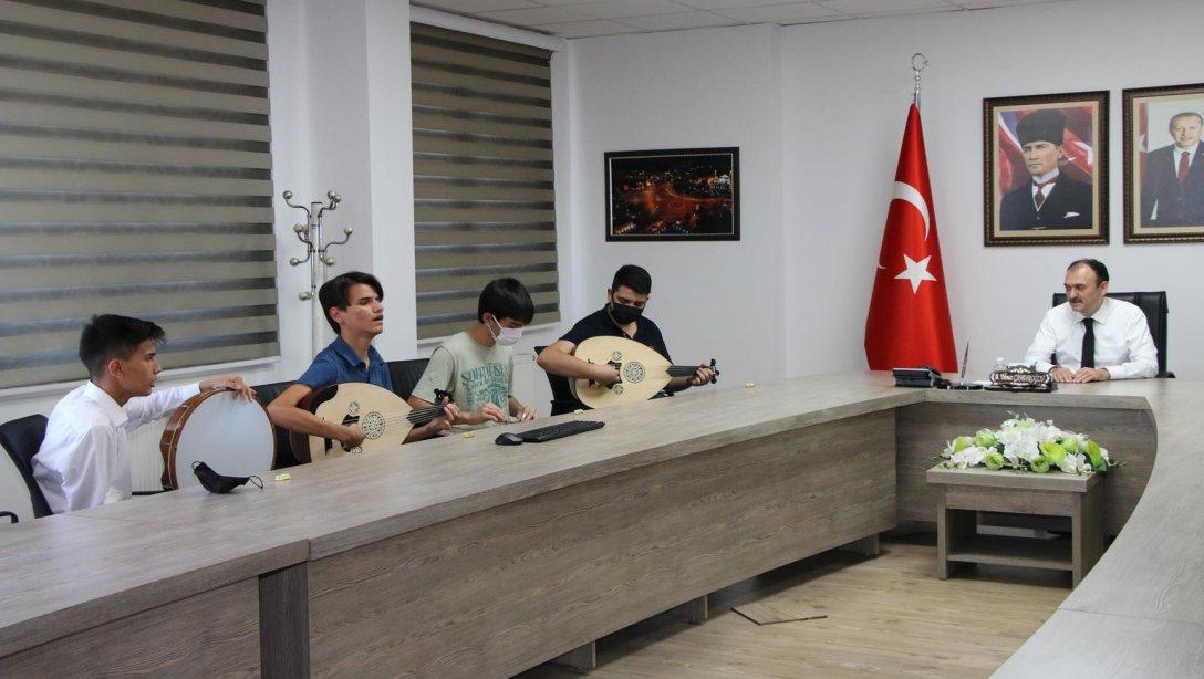 İl Milli Eğitim Müdürümüz Sayın Bilal Yılmaz ÇANDIROĞLU, İlimiz Kayseri Anadolu İmam Hatip Lisesi Musiki bölümü öğrencilerini kabul etti.
