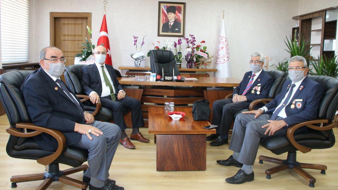 Muharip Gaziler Derneği Kayseri Şube Başkanı üyeleri, İl Milli Eğitim Müdürümüz Sayın Ahmet Saim DURGUN'u ziyaret etti.