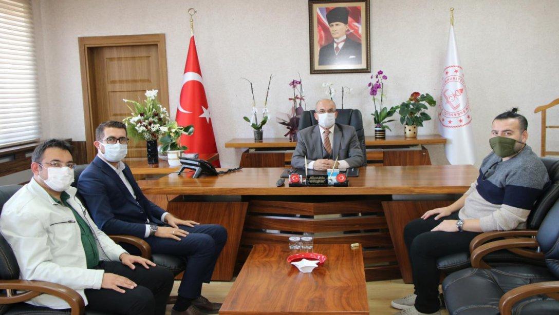 Kayseri Büyükşehir  Belediyesi Gençlik Meclisi Başkanı Ramazan EREN ve Üyeler, İl Milli Eğitim Müdürümüz Sayın Ahmet Saim DURGUN'a hayırlı olsun ziyaretinde bulundular.