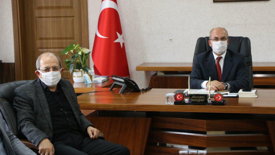 25.Dönem  Kayseri Milletvekili Sayın Dr.Kemal TEKDEN, İl Milli Eğitim Müdürümüz Sayın Ahmet Saim DURGUN' u makamında ziyaret ederek, hayırlı olsun dileklerini iletti.