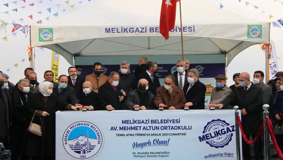 Hayırsever Sayın Av.Mehmet ALTUN Tarafından Melikgazi İlçesinde Yaptırılacak Olan Mehmet Altun Ortaokulu'nun Temel Atma Töreni Yapıldı.