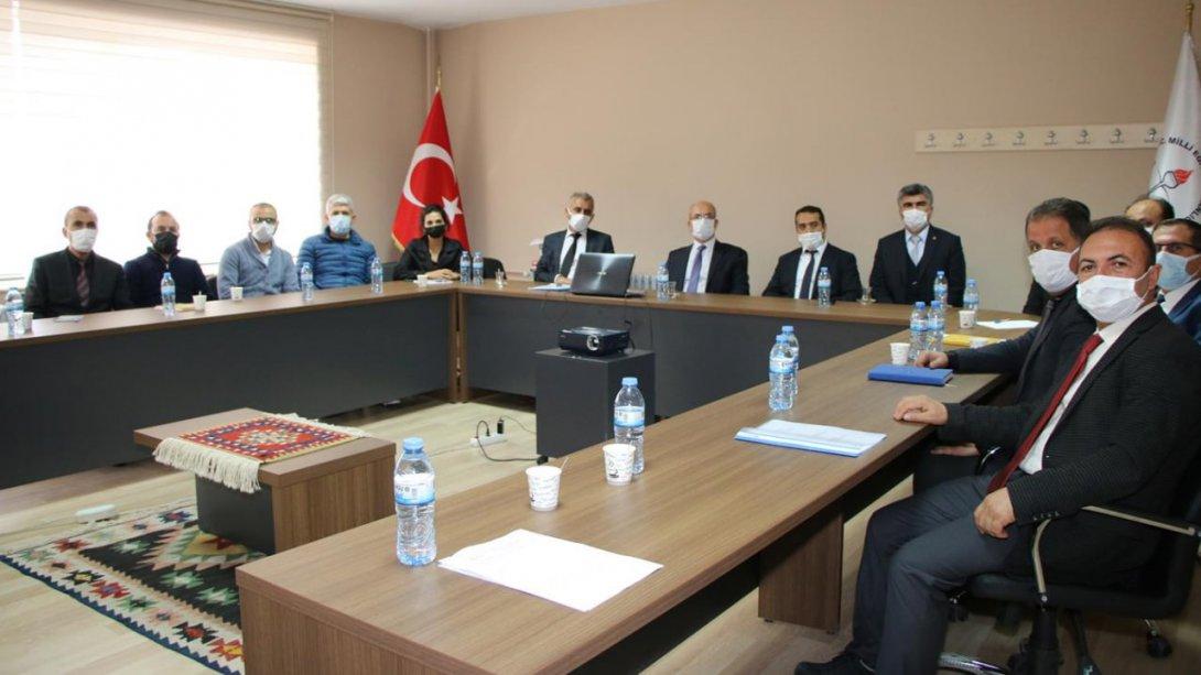 İl Milli Eğitim Müdürümüz Sayın Ahmet Saim DURGUN, Sarız İlçe Milli Eğitim Müdürlüğünü ziyaret ederek Sarız'da görevli okul müdürleriyle toplantı gerçekleştirdi.