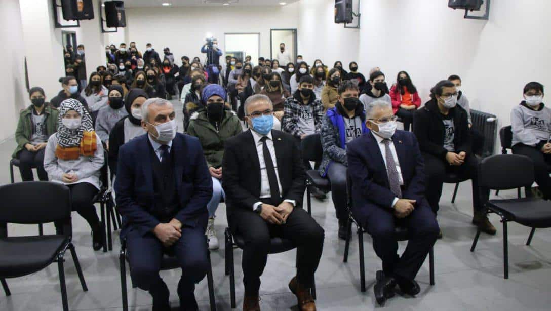 Kayseri Büyükşehir Belediye Başkanı Sayın Dr.Memduh BÜYÜKKILIÇ, Vefa Anadolu Lisesi Öğrencileri İle Buluştu