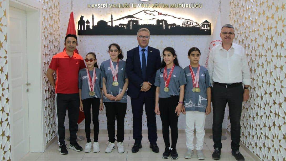 İl Müdürümüz Sn. Ayhan Teltik, Görme Engelliler Türkiye Şampiyonasında Derece Yapan Öğrencilerimizi Makamında Ağırladı