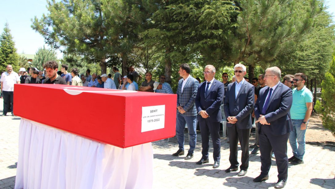 Konya'da görevi başında şehit edilen doktorumuz Ekrem Karakaya'nın cenazesi Develi'de defnedildi.