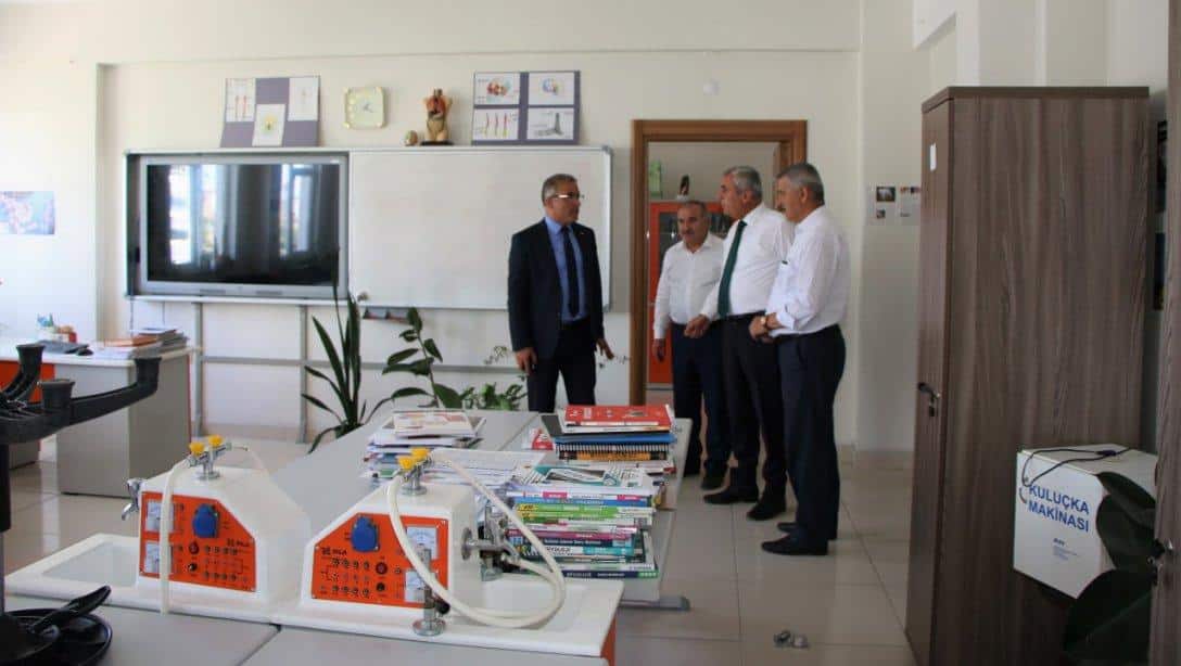 İl Milli Eğitim Müdürümüz Sayın Ayhan Teltik, 2022-2023 eğitim öğretim yılına hazırlık kapsamında Erciyes Anadolu İmam Hatip Lisesi Fen ve Sosyal Bilimler okulunu ziyaret etti
