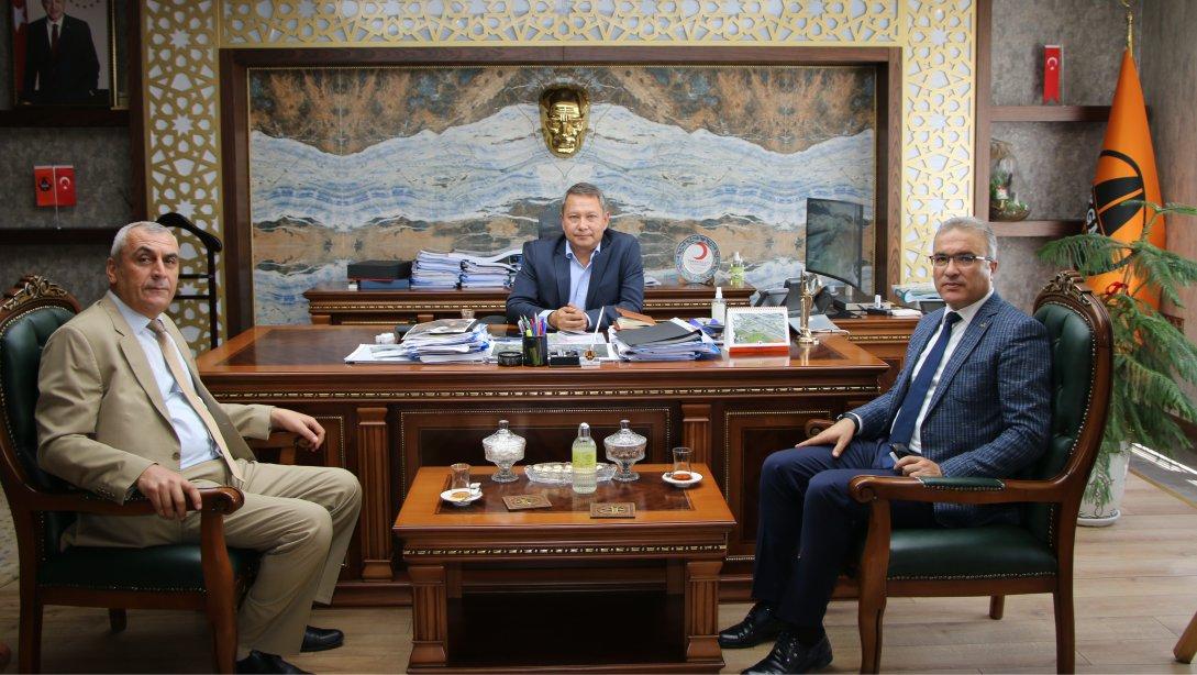 İl Millî Eğitim Müdürümüz Sn. Ayhan Teltik Karayolları 6. Bölge Müdürü Sn. Erhan Özkaya'yı makamında ziyaret etti.