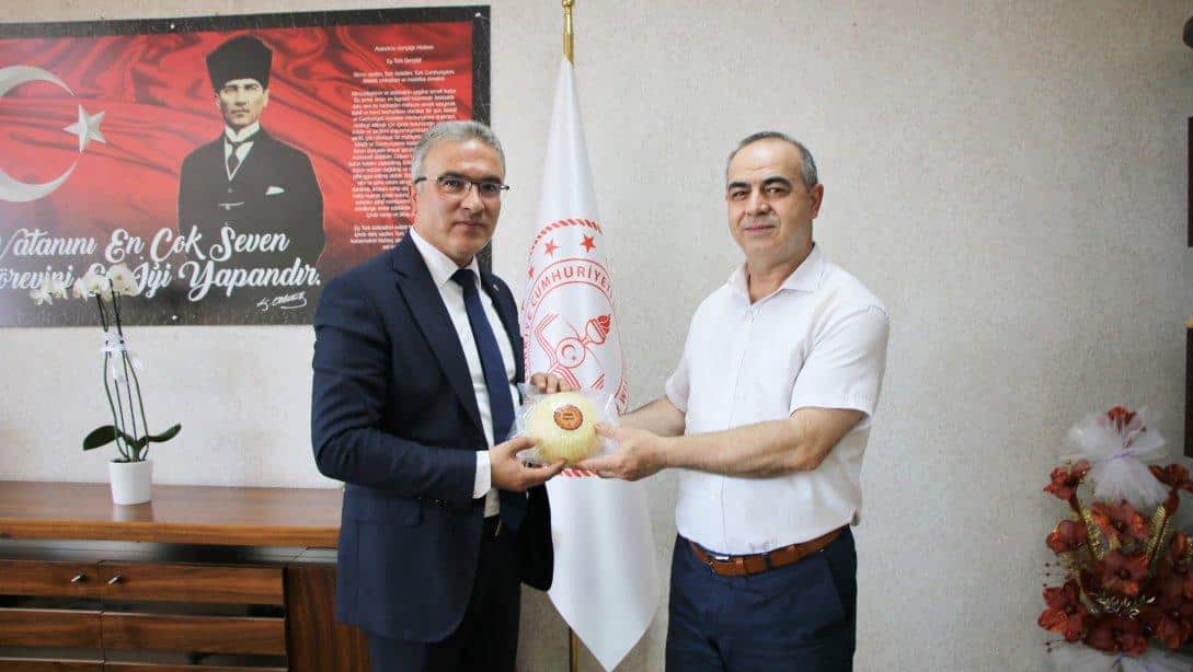 Birleşik Kafkasya Derneği Başkanı Sn. Cemil Görücü, İl Millî Eğitim Müdürümüz Sn. Ayhan Teltik'i Ziyaret Etti