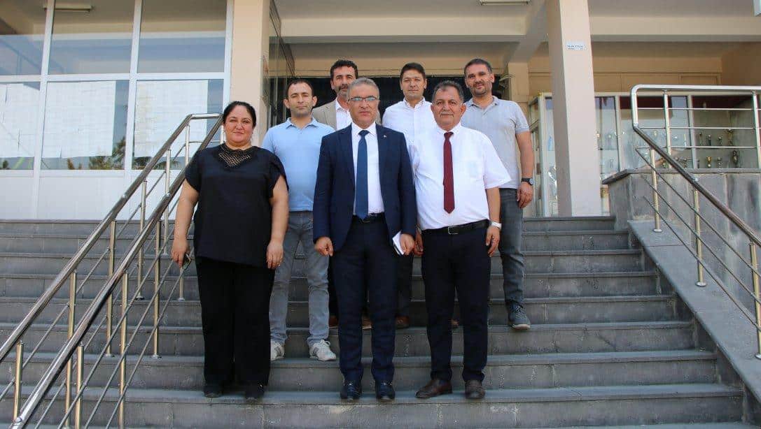 İl Millî Eğitim Müdürümüz Sn. Ayhan Teltik, Hürriyet Mesleki ve Teknik Anadolu Lisesini ziyaret etti. 