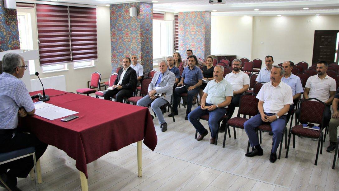 Halk Eğitim Müdürleri Toplantısı İl Millî Eğitim Şube Müdürü Sn. Mustafa Küçüktepe başkanlığında Kayseri Öğretmenevinde yapıldı.