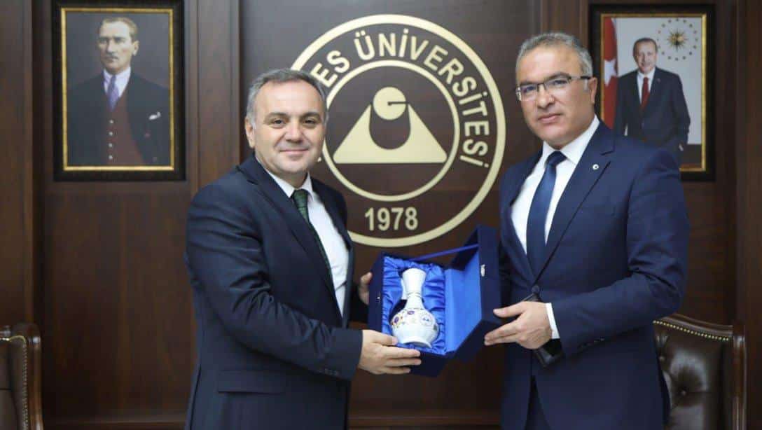 İl Millî Eğitim Müdürümüz Sn.Ayhan Teltik, Erciyes Üniversitesi Rektörü Sn. Prof. Dr. Fatih Altun'u Makamında Ziyaret Etti