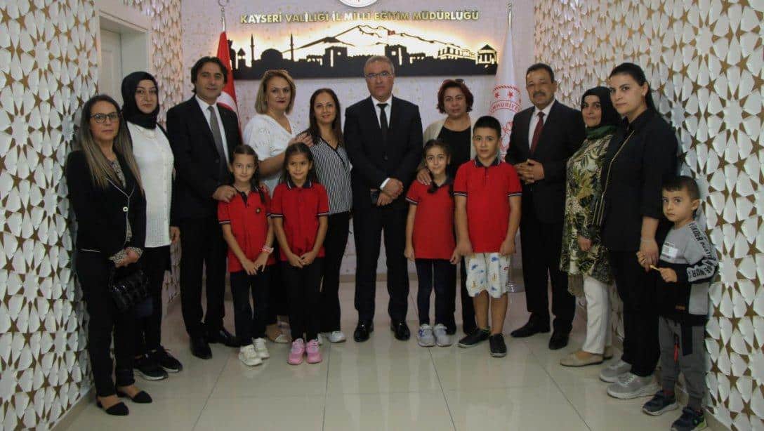 Atatürk İlkokulu Okul Müdürü Sebahattin Durna, İl Millî Eğitim Müdürümüz Sn. Ayhan Teltik'i Ziyaret Etti
