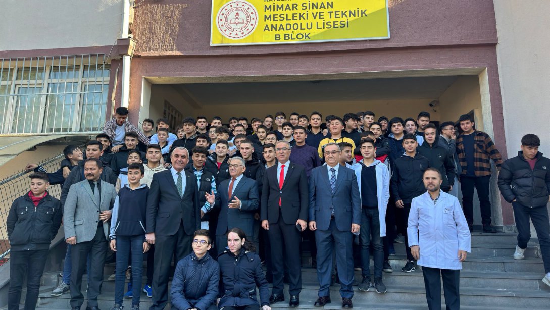 İl Millî Eğitim Müdürümüz Sn. Ayhan Teltik Mimarsinan Mesleki ve Teknik Anadolu Lisesi'nde düzenlenen 'Kariyer Günleri' etkinliğine katıldı.