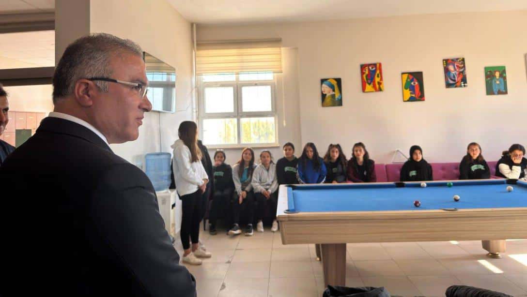 İl Millî Eğitim Müdürümüz Sn. Ayhan Teltik, Şehit Hacıbey Kaya Anadolu Lisesini ziyaret ederek okul pansiyon ve yemekhanesinde incelemelerde bulundu.