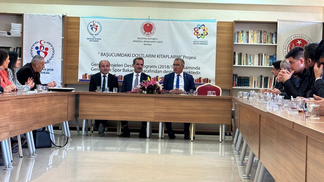 İl Millî Eğitim Müdürümüz Sayın Ayhan Teltik, Mustafa Koyuncu Anadolu İmam Hatip Lisesinde düzenlenen Gençlik ve Spor Bakanlığı tarafından desteklenen ''Gençlik Projeleri Destek Programı''na katıldı.