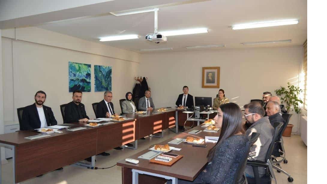 İl Millî Eğitim Müdürümüz Sayın Ayhan Teltik Erciyes Üniversitesi Güzel Sanatlar Fakültesinde düzenlenen Danışma Kurulu Toplantısı'na katıldı.