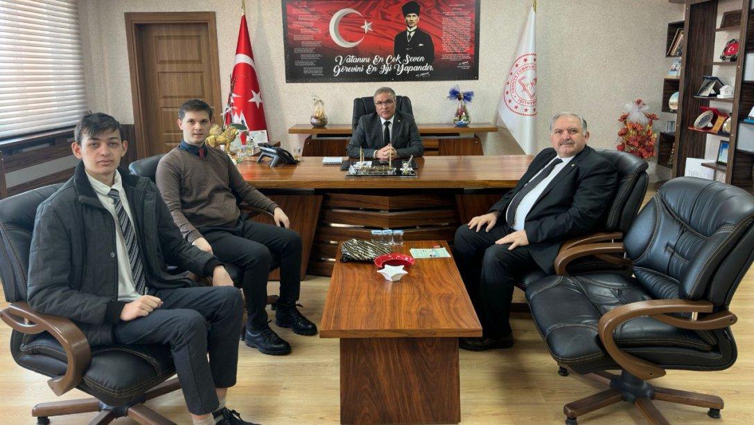 Kayseri Talasemi ve Lösemililer Derneği Başkanı Faruk Başdemir İl Millî Eğitim Müdürümüz Sayın Ayhan Teltik'i makamında ziyaret etti.