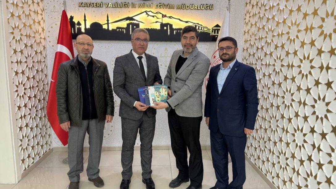İl Millî Eğitim Müdürümüz Sayın Ayhan Teltik, Pozitif Gençlik ve Spor Kulübü Derneği Başkanı Mustafa Olgun Harput ve beraberindekileri makamında kabul etti.
