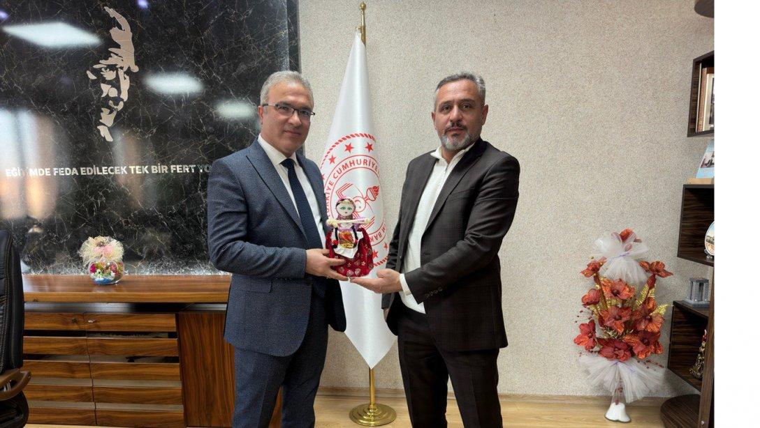 İl Millî Eğitim Müdürümüz Sayın Ayhan Teltik Turizm İşletmecileri Derneği Başkanı Serdar Sarıçam'ı makamında kabul etti.