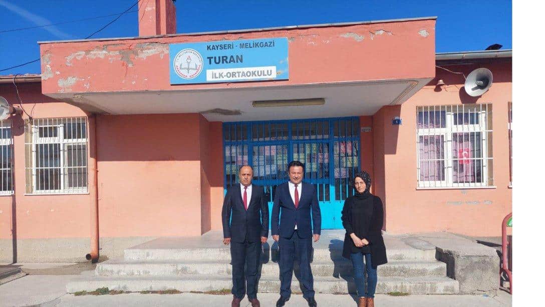 İl Millî Eğitim Müdürümüz Sayın Bahameddin Karaköse Turan İlk / Ortaokulunu ziyaret ederek okul yöneticilerinden 2022-2023 eğitim öğretim yılı ikinci dönem hazırlıklarıyla ilgili bilgi aldı.