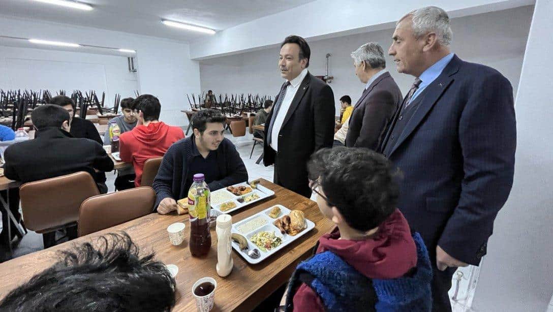 İl Millî Eğitim Müdürümüz Bahameddin Karaköse iftar programında Erciyes Anadolu İmam Hatip Lisesinin konuğu oldu