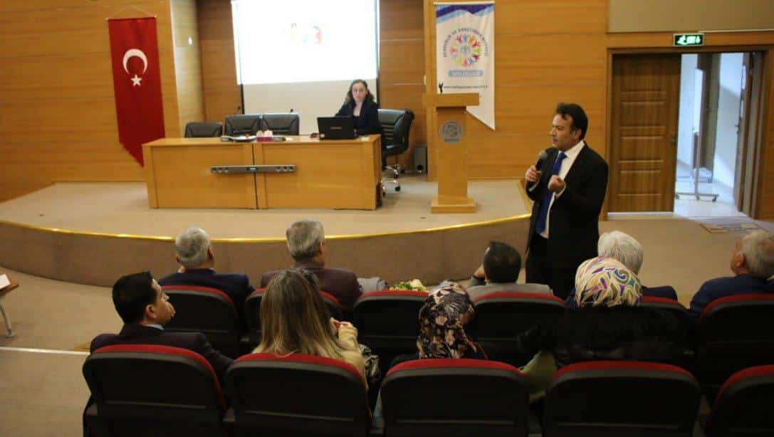TIMSS 2023 Bilgilendirme Toplantısı, İl Millî Eğitim Müdürümüz Bahameddin Karaköse'nin katılımlarıyla Melikgazi Rehberlik ve Araştırma Merkezinde yapıldı