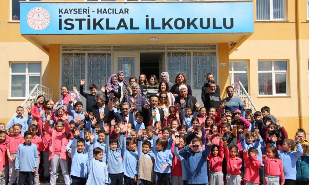 İl Millî Eğitim Müdürümüz Bahameddin Karaköse, Hacılar ilçesinde bulunan İstiklal İlkokulunu ziyaret etti