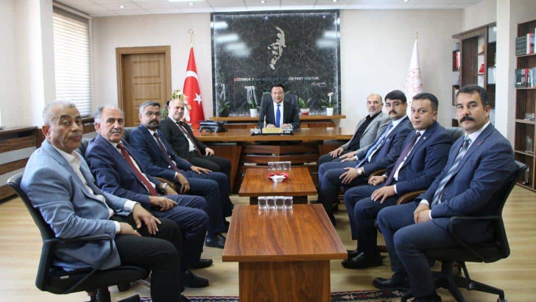 MHP İl Başkanı Ahmet Bağçovan, Kamu Sen İl Başkanı Muzaffer Pala ve İl Başkan Yardımcıları ile sendika şube başkanları, İl Millî Eğitim Müdürümüz Bahameddin Karaköse'yi ziyaret etti.