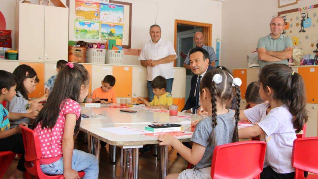 İl Millî Eğitim Müdürümüz Bahameddin Karaköse, Şehit Doktor Ulucan Dayan İlkokulunda PİKTES projesi kapsamında düzenlenen okul öncesi yaz kurslarını ziyaret etti.