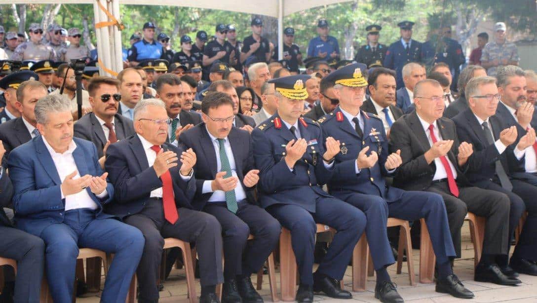 15 Temmuz Demokrasi ve Millî Birlik Günü Münasebetiyle Kayseri Şehitliği ve Polis Şehitliği'nde Program Düzenlendi