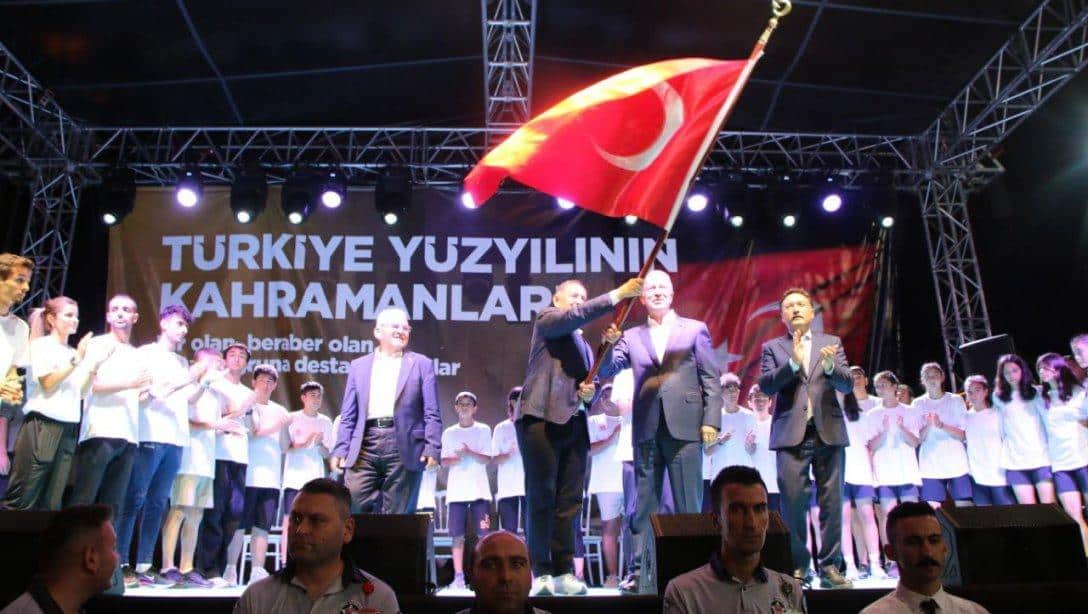 15 Temmuz Demokrasi ve Milli Birlik Günü kapsamında Cumhuriyet Meydanı'nda Program Düzenlendi