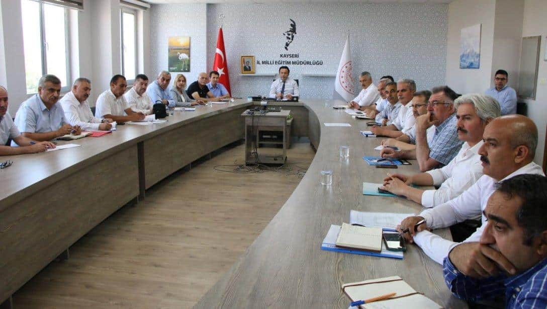 İl Milli Eğitim Müdürümüz Bahameddin Karaköse  Başkanlığında,İl yöneticileri ve 16 İlçe milli eğitim müdürlerinin katılımı ile eğitim öğretime hazırlık toplantısı yapıldı.