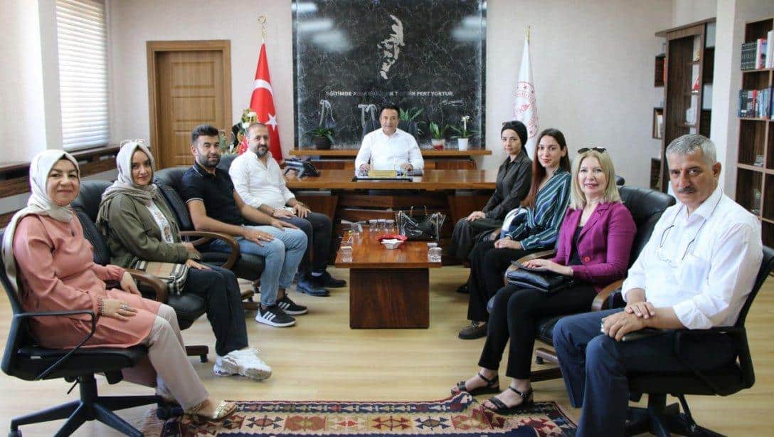 Kayseri Osman Ulubaş Köşk Anadolu Lisesi Müdürü İlhami Boran ve proje ekibi, İl Milli Eğitim Müdürümüz Bahameddin Karaköse'yi ziyaret etti.