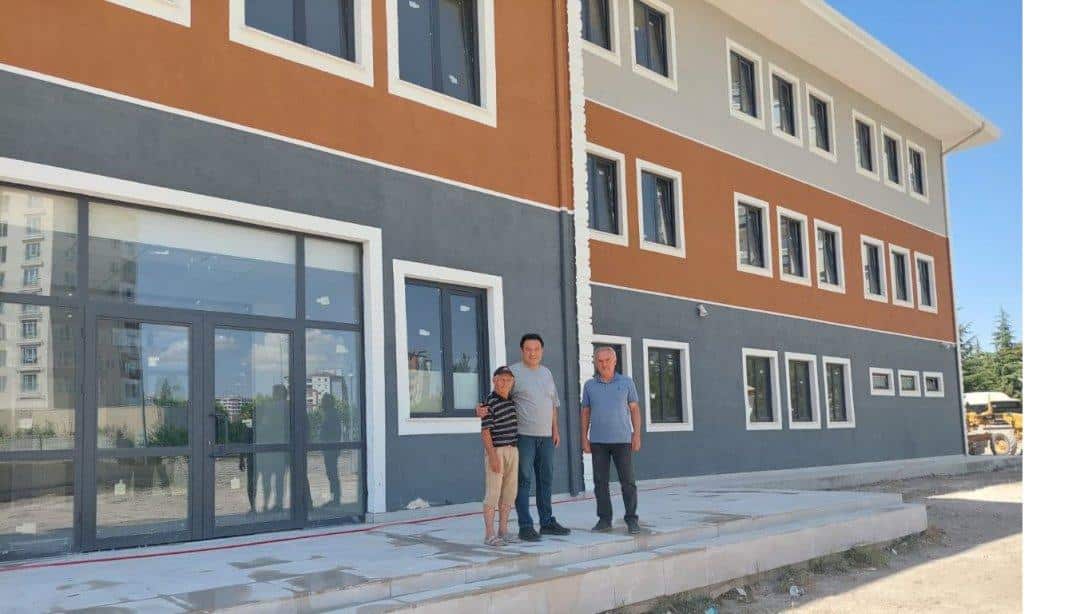 İl Milli Eğitim Müdürümüz Bahameddin Karaköse, hayırsever iş insanları Mustafa ve Rahmi İnceatan tarafından Kocasinan ilçesine yaptırılan 24 derslikli okulda incelemelerde bulundu.