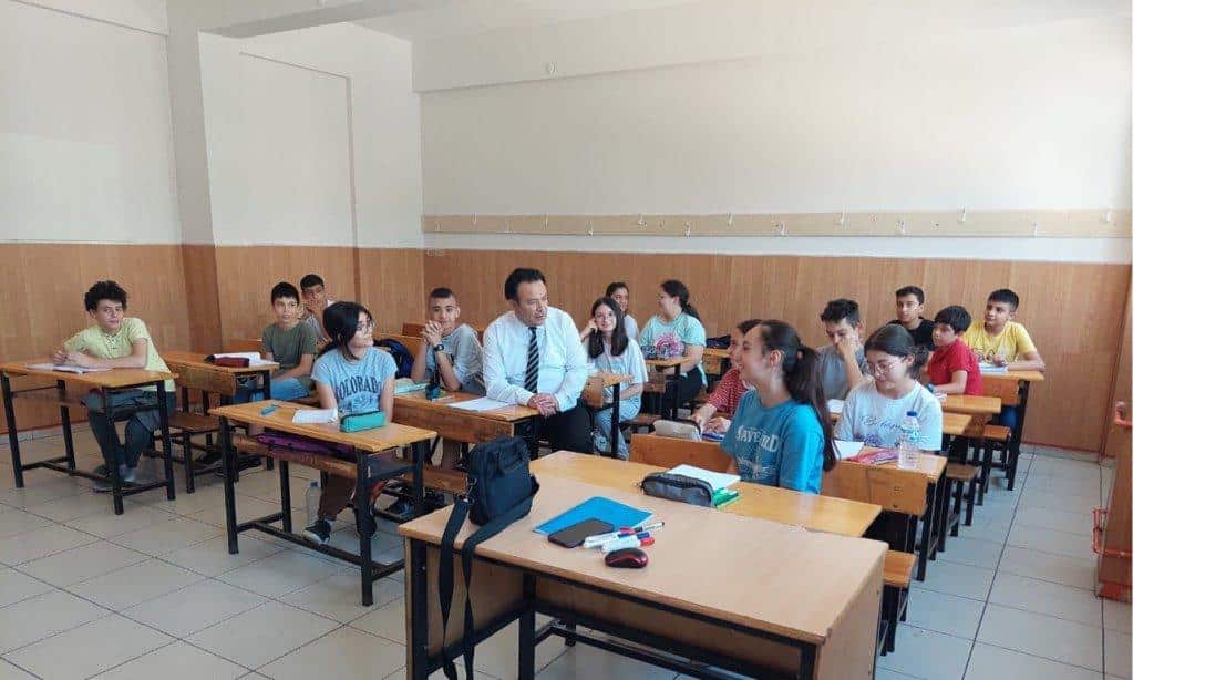 İl Millî Eğitim Müdürümüz Bahameddin Karaköse İbrahim Tennuri Ortaokulunu ziyaret etti