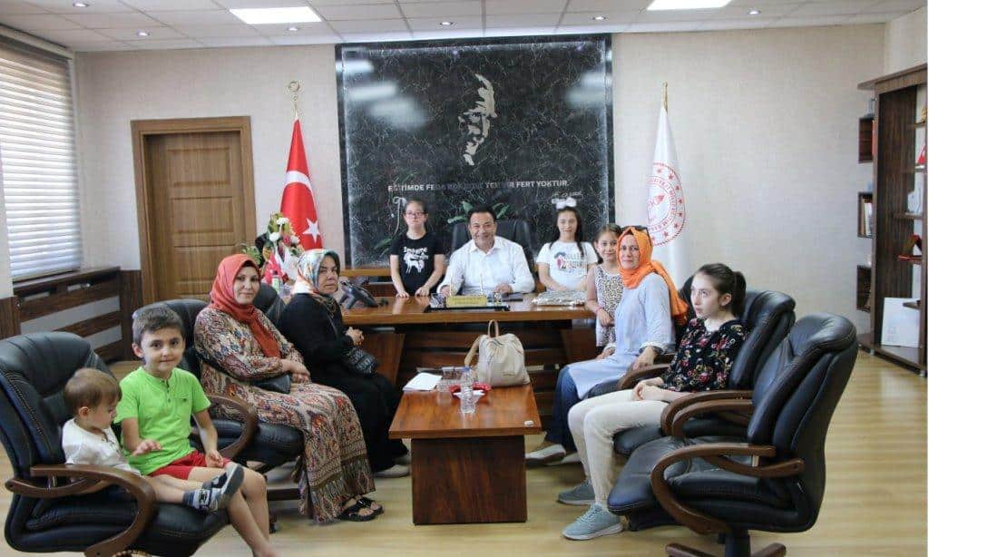 İl Millî Eğitim Müdürümüz Bahameddin Karaköse, özel eğitim öğrenci velilerini makamında kabul etti.