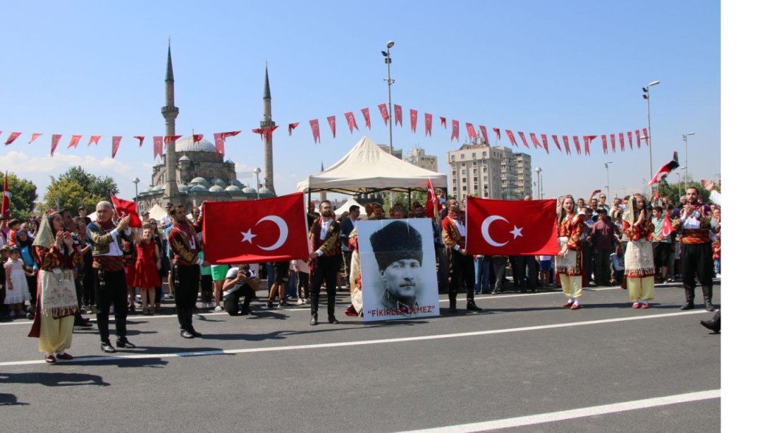 30 Ağustos Zafer Bayramı münasebetiyle Cumhuriyet Meydanı'nda Tören Düzenlendi.