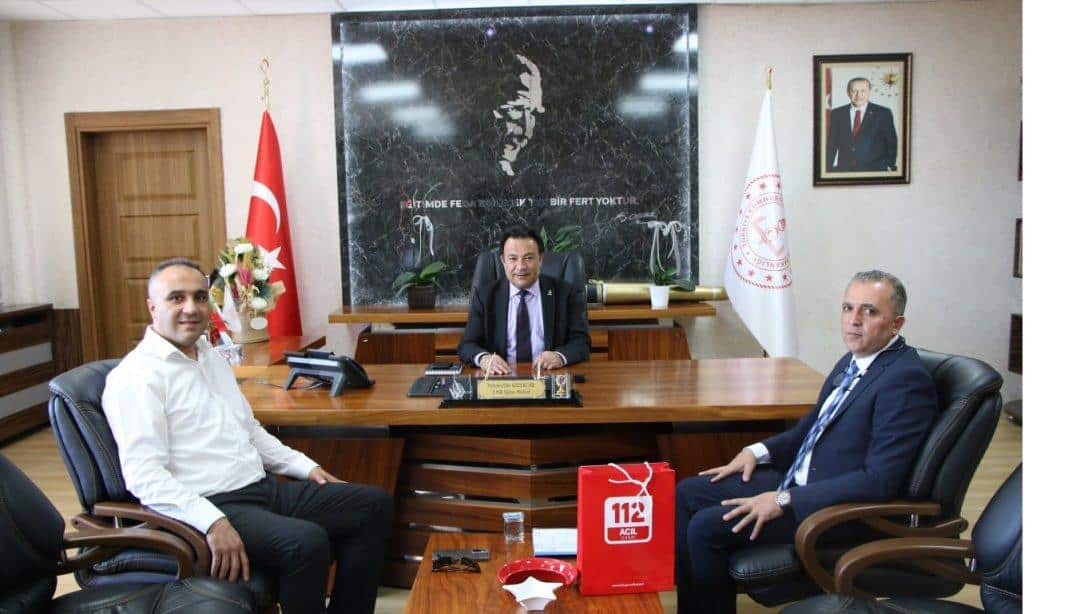 112 Acil Çağrı Merkezi Müdürü Mustafa Ak ve Yatırım İzleme ve Koordinasyon Şube Müdürü Mutlu Polat, İl Millî Eğitim Müdürümüz Bahameddin Karaköse'yi makamında ziyaret etti.