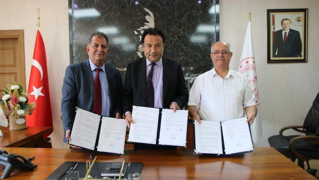İl Millî Eğitim Müdürlüğümüz ile Hayırsever Abdulkadir Ulusoy arasında işbirliği protokolü imzalandı.