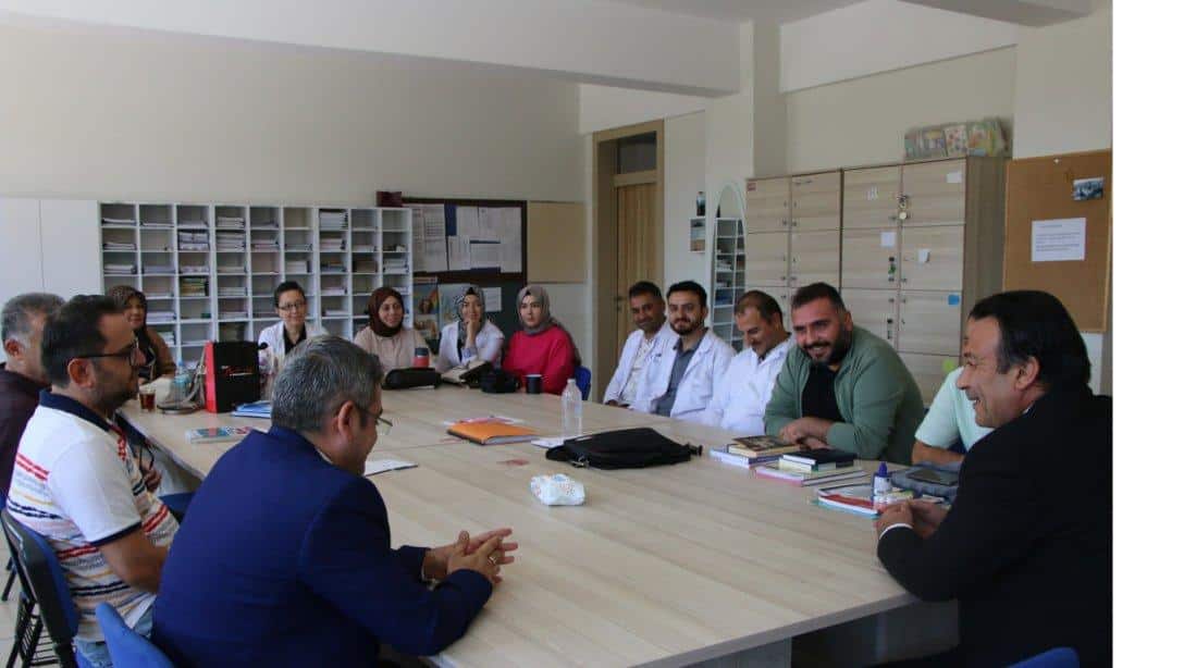 İl Millî Eğitim Müdürümüz Bahameddin Karaköse Nurettin Öztürk İmam Hatip Ortaokulunda öğretmenlerle bir araya geldi.