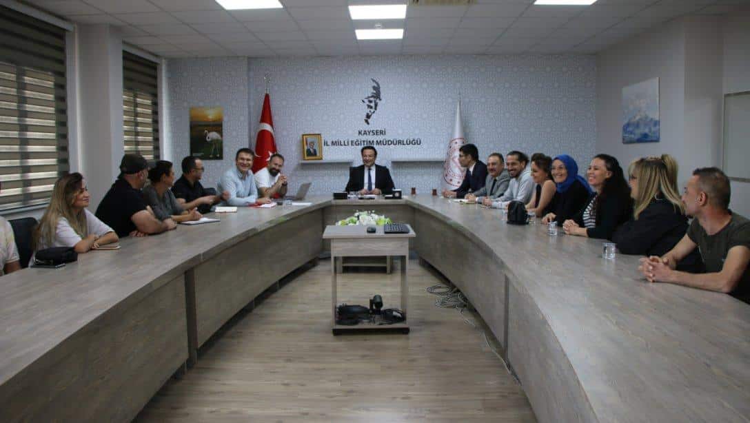 İl Millî Eğitim Müdürümüz Bahameddin Karaköse başkanlığında folklor öğreticileri ve beden eğitim öğretmenleri ile proje hazırlık çalışmaları hakkında toplantı yapıldı.