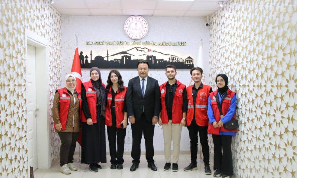 Damla Gönüllülük Hareketi Topluluğu, İl Millî Eğitim Müdürümüz Bahameddin Karaköse'yi ziyaret etti.