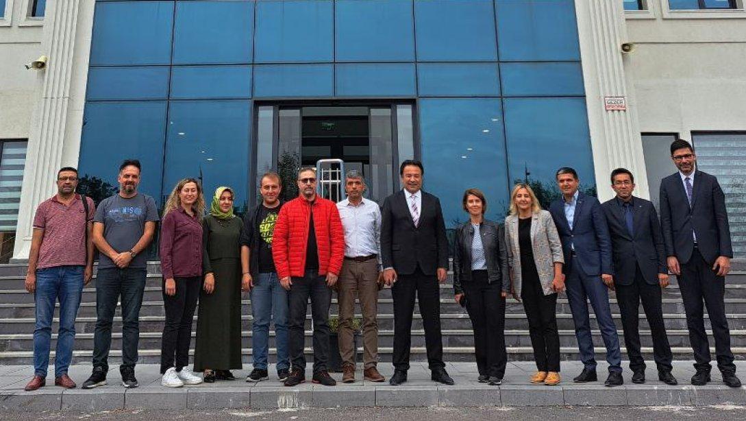 İl Millî Eğitim Müdürümüz Bahameddin Karaköse Murat Kantarcı Bilim ve Sanat Merkezini ziyaret etti.