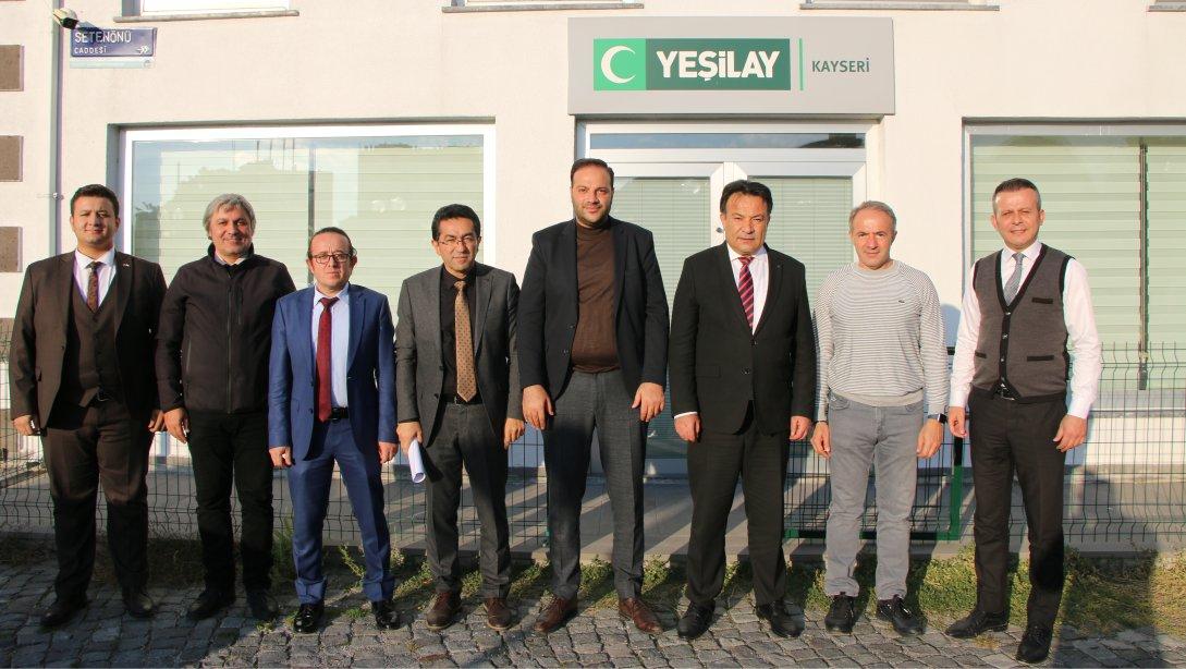 İl Millî Eğitim Müdürümüz Bahameddin Karaköse Yeşilay Kayseri Şube Başkanı Mehmet Çifçiyi ziyaret etti. 