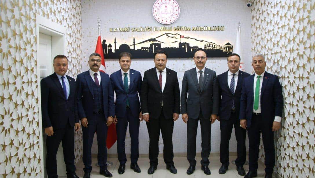 Türk Eğitim-Sen Genel Başkanı Talip Geylan, İl Millî Eğitim Müdürümüz Bahameddin Karaköse'yi makamında ziyaret etti