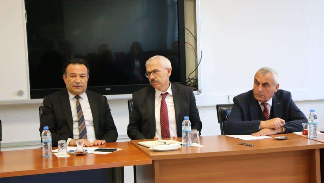 Okul Güvenliği toplantısı Vali Yardımcısı Adnan Türkdamar başkanlığında yapıldı.