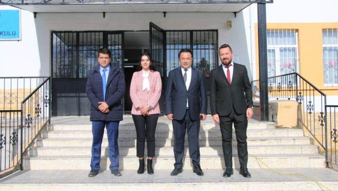 İl Milli Eğitim Müdürümüz Bahameddin Karaköse, Özvatan Atatürk İlkokulu okul yöneticileri, öğretmen ve öğrencileri ile bir araya gelerek eğitim öğretim faaliyetlerini değerlendirdi.