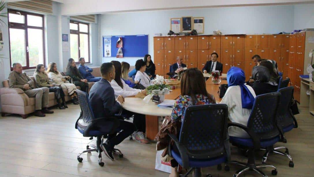 İl Müdürümüz Bahameddin Karaköse, 24 Kasım Öğretmenler Günü Münasebetiyle Talas Nuri Aydın Sağır Anadolu Lisesi'nde öğretmenlerle buluştu.