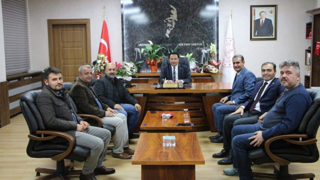 Kayseri Yeniden Refah Partisi İl Başkanı Abdullah Duraç ,Özvatan İlçe Başkanı Mehmet Akdağ ve parti yöneticileri Öğretmenler günü dolayısıyla İl Müdürümüz Bahameddin Karaköse'yi makamında ziyaret ettiler